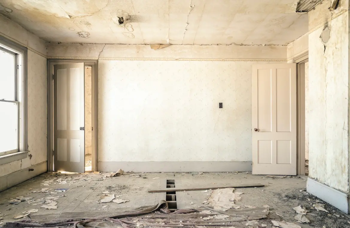 Waste disposal crew managing a cleanout project in Peoria Heights